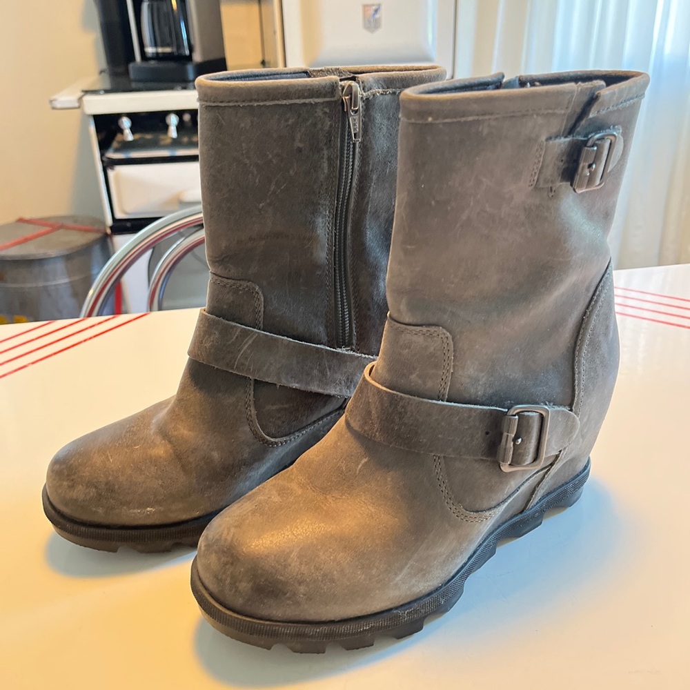 Sorel wedge boots